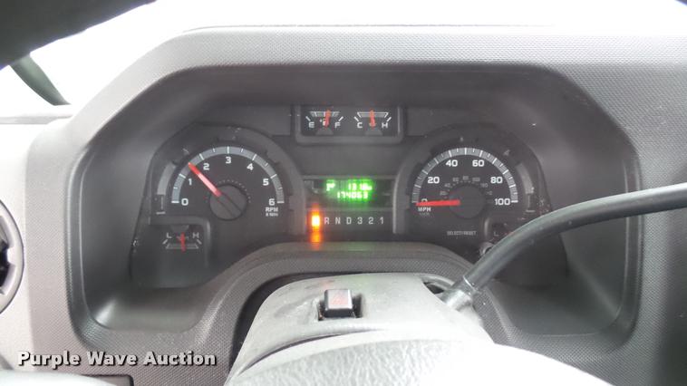 image for item L2392 2009 Ford E450 Super Duty shuttle bus