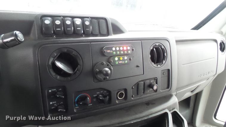 image for item L2392 2009 Ford E450 Super Duty shuttle bus