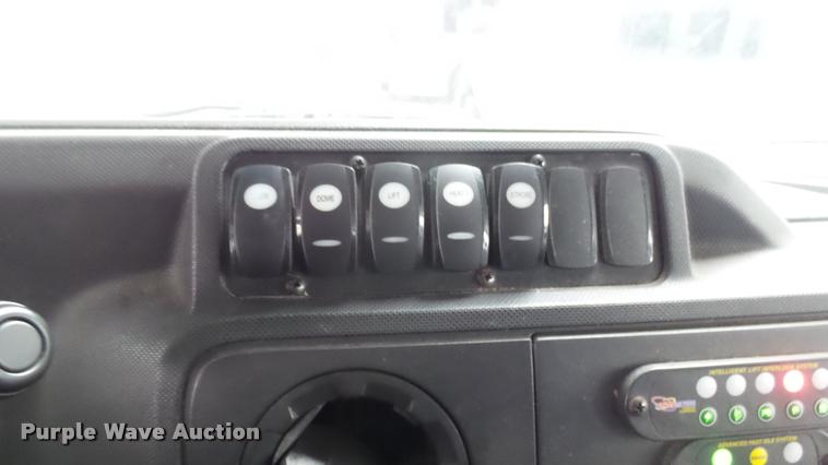 image for item L2392 2009 Ford E450 Super Duty shuttle bus