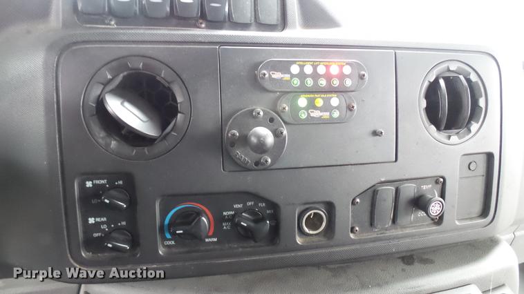 image for item L2392 2009 Ford E450 Super Duty shuttle bus