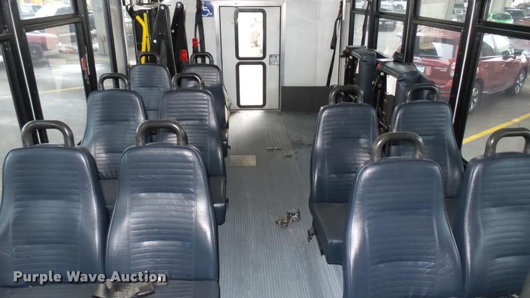 image for item L2392 2009 Ford E450 Super Duty shuttle bus