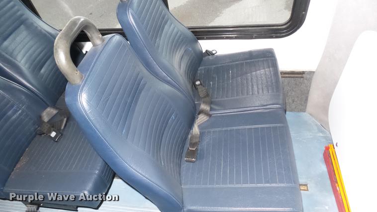 image for item L2392 2009 Ford E450 Super Duty shuttle bus