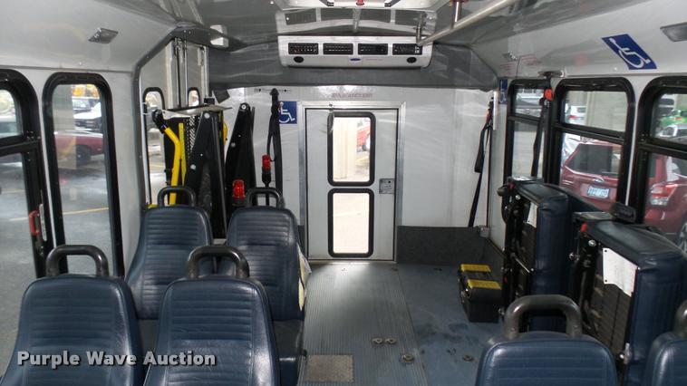 image for item L2392 2009 Ford E450 Super Duty shuttle bus