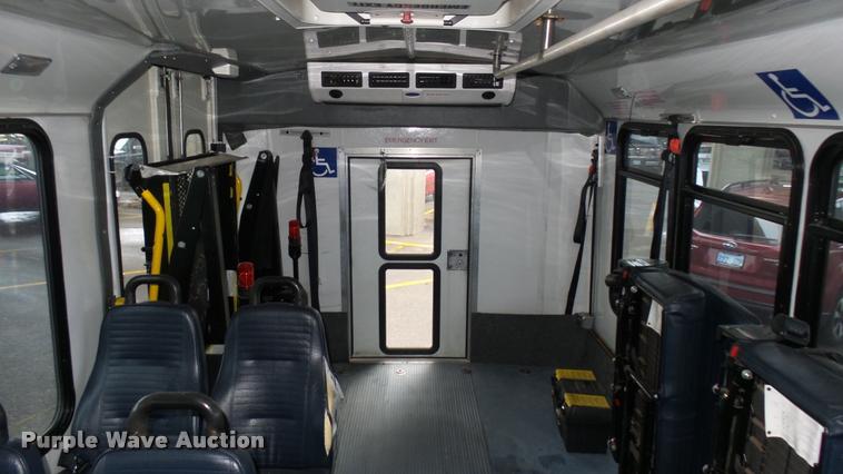 image for item L2392 2009 Ford E450 Super Duty shuttle bus