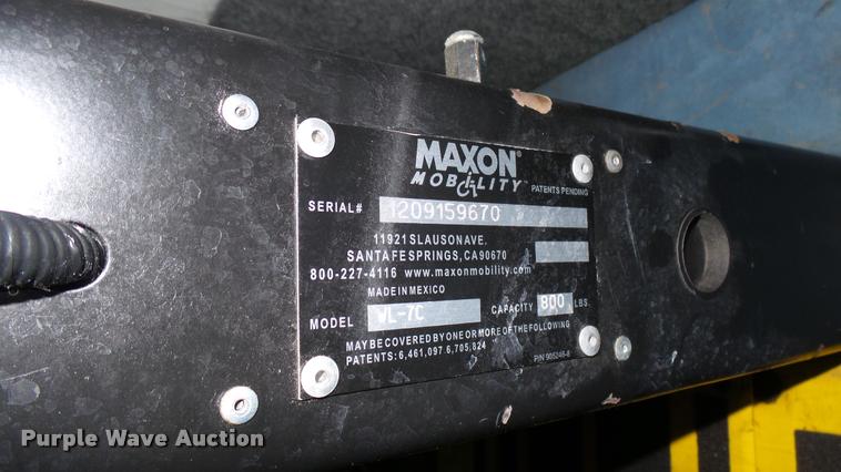 image for item L2392 2009 Ford E450 Super Duty shuttle bus