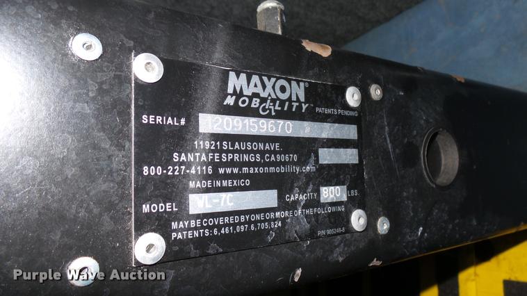 image for item L2392 2009 Ford E450 Super Duty shuttle bus