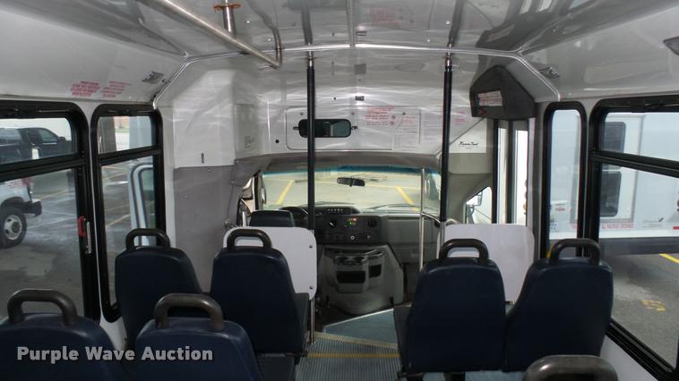 image for item L2392 2009 Ford E450 Super Duty shuttle bus