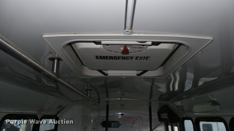 image for item L2392 2009 Ford E450 Super Duty shuttle bus