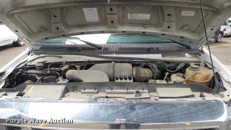 image for item L2392 2009 Ford E450 Super Duty shuttle bus