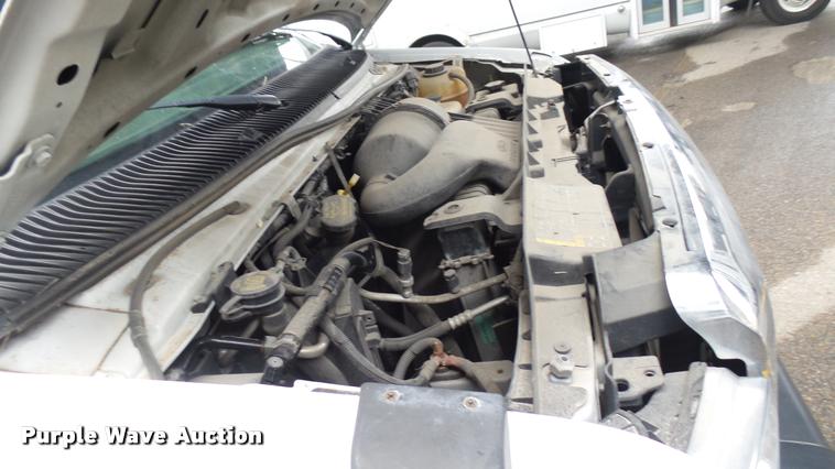 image for item L2392 2009 Ford E450 Super Duty shuttle bus