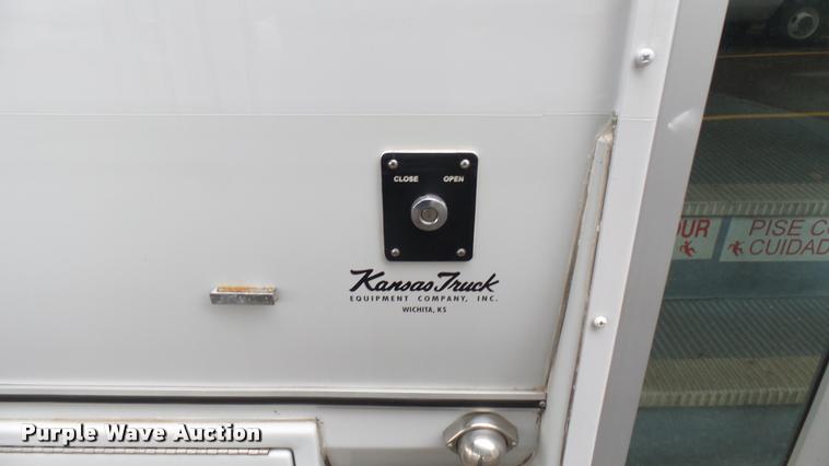 image for item L2392 2009 Ford E450 Super Duty shuttle bus