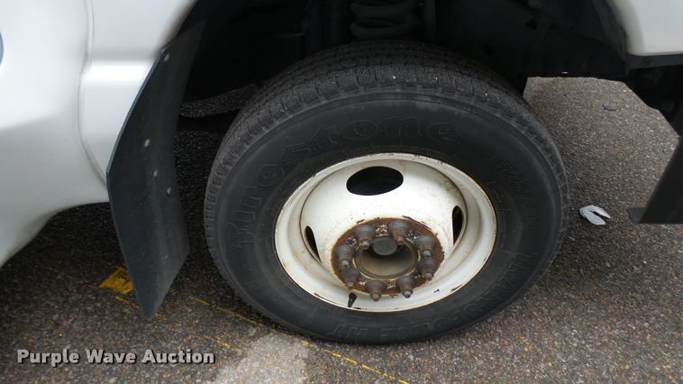 image for item L2392 2009 Ford E450 Super Duty shuttle bus