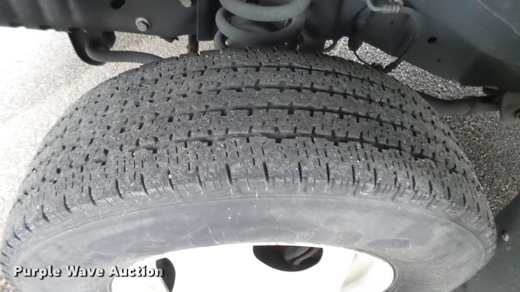 image for item L2392 2009 Ford E450 Super Duty shuttle bus