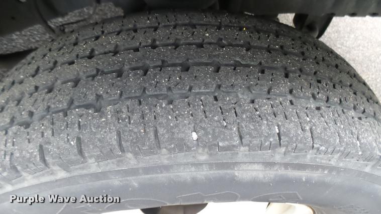 image for item L2392 2009 Ford E450 Super Duty shuttle bus