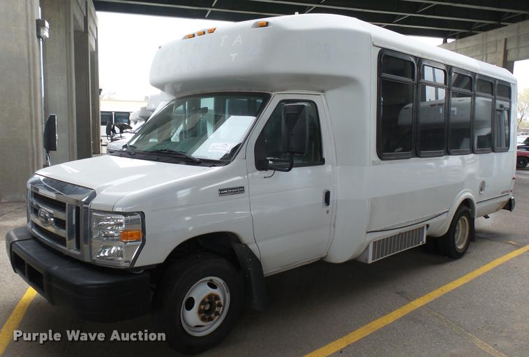 image for item L2393 2009 Ford E450 Super Duty shuttle bus