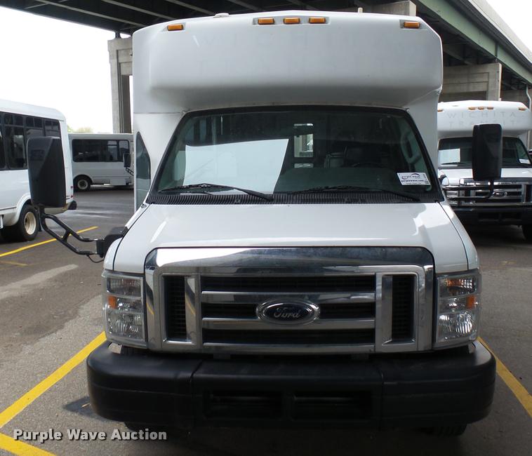 image for item L2393 2009 Ford E450 Super Duty shuttle bus