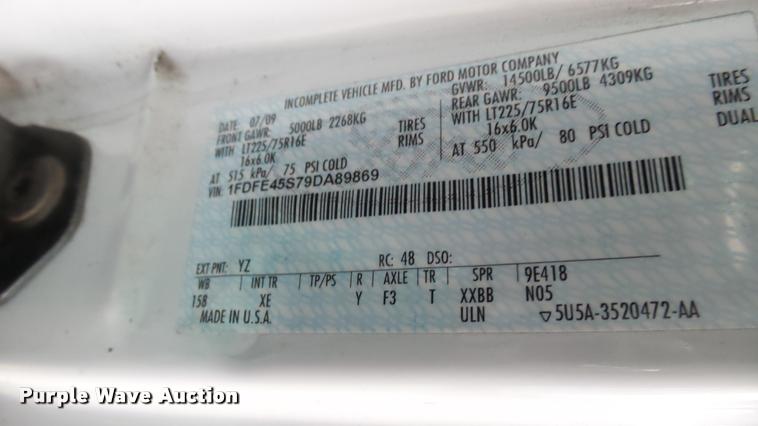 image for item L2393 2009 Ford E450 Super Duty shuttle bus