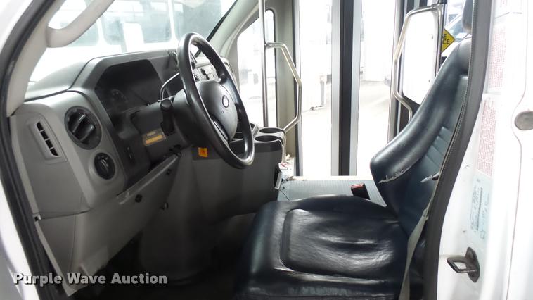image for item L2393 2009 Ford E450 Super Duty shuttle bus