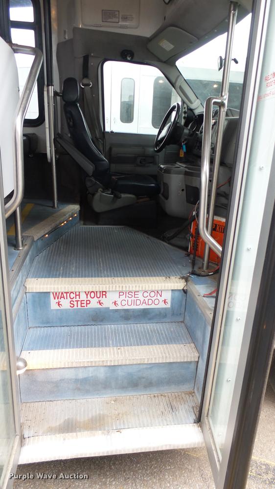 image for item L2393 2009 Ford E450 Super Duty shuttle bus