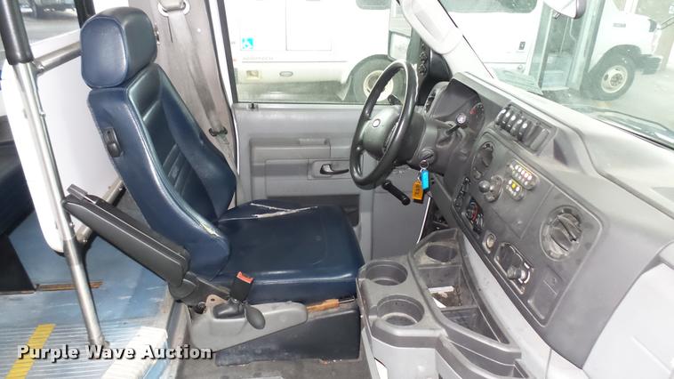 image for item L2393 2009 Ford E450 Super Duty shuttle bus