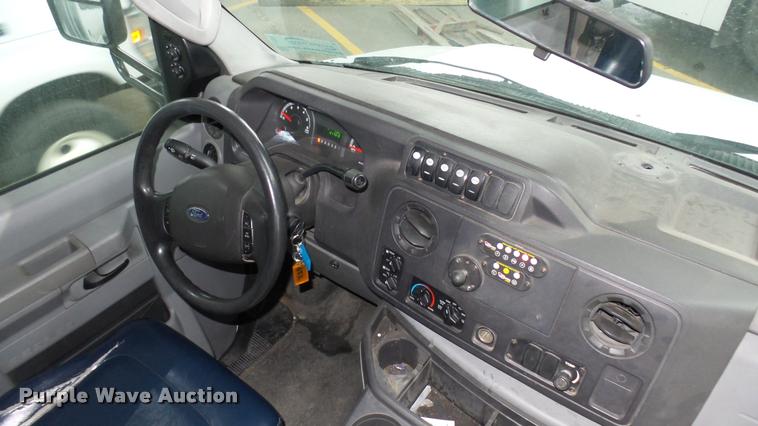 image for item L2393 2009 Ford E450 Super Duty shuttle bus