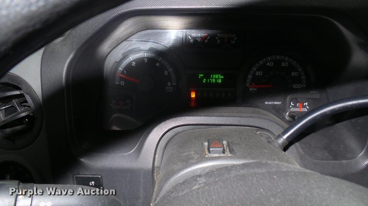 image for item L2393 2009 Ford E450 Super Duty shuttle bus