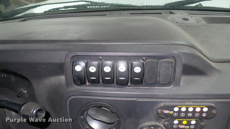 image for item L2393 2009 Ford E450 Super Duty shuttle bus
