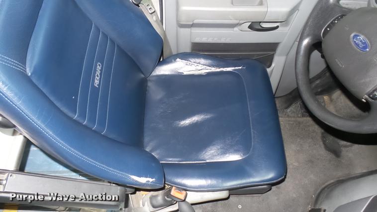 image for item L2393 2009 Ford E450 Super Duty shuttle bus