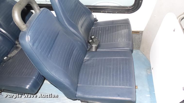 image for item L2393 2009 Ford E450 Super Duty shuttle bus