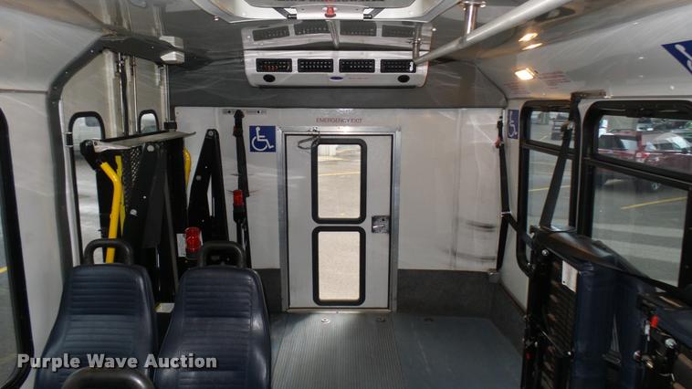 image for item L2393 2009 Ford E450 Super Duty shuttle bus