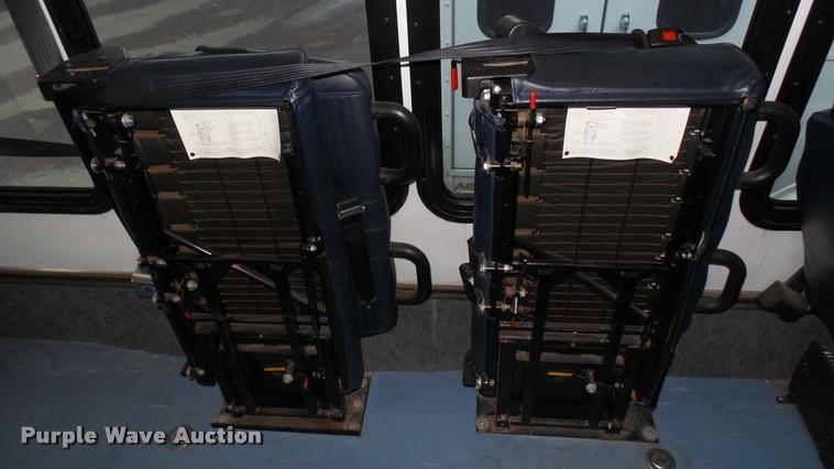 image for item L2393 2009 Ford E450 Super Duty shuttle bus