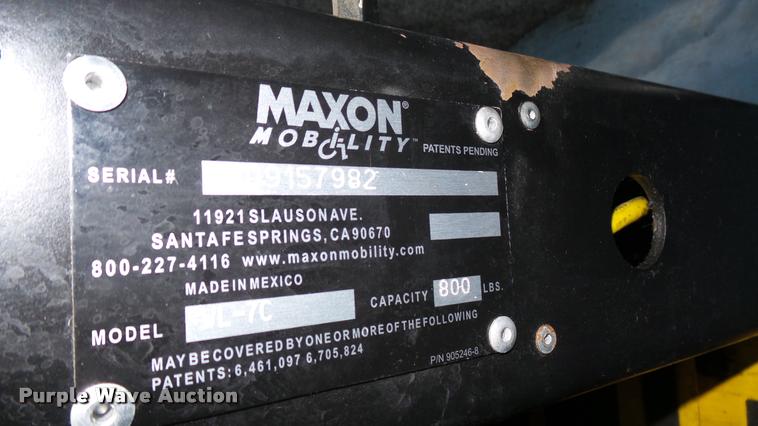 image for item L2393 2009 Ford E450 Super Duty shuttle bus