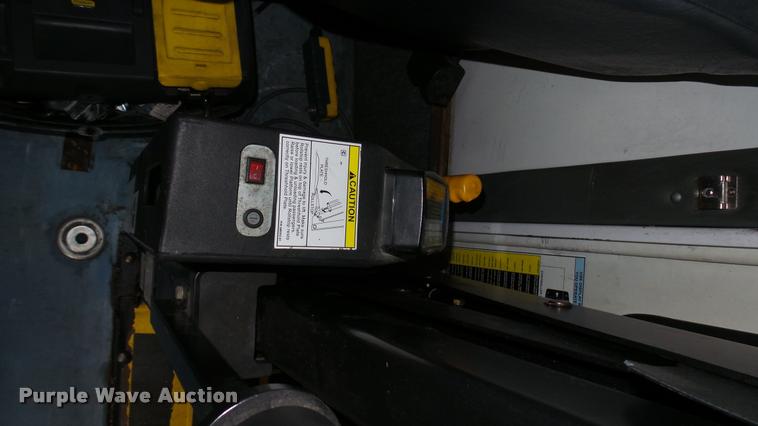 image for item L2393 2009 Ford E450 Super Duty shuttle bus