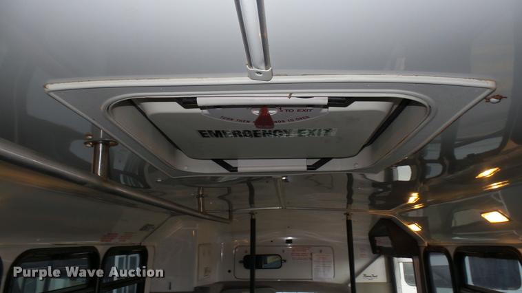 image for item L2393 2009 Ford E450 Super Duty shuttle bus