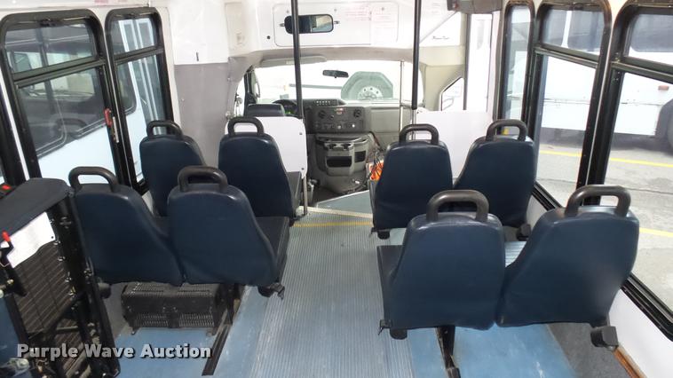 image for item L2393 2009 Ford E450 Super Duty shuttle bus