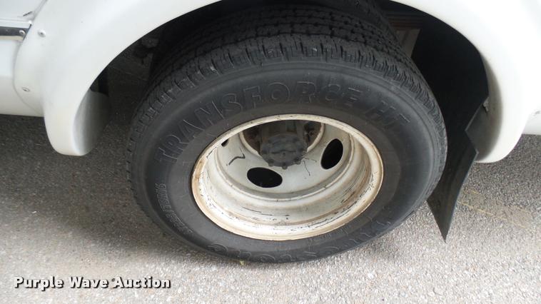 image for item L2393 2009 Ford E450 Super Duty shuttle bus