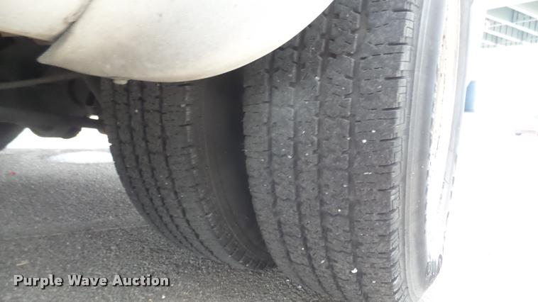 image for item L2393 2009 Ford E450 Super Duty shuttle bus