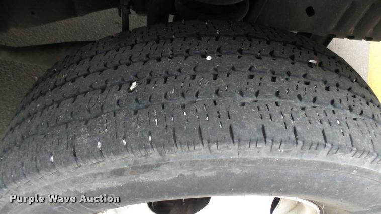 image for item L2393 2009 Ford E450 Super Duty shuttle bus