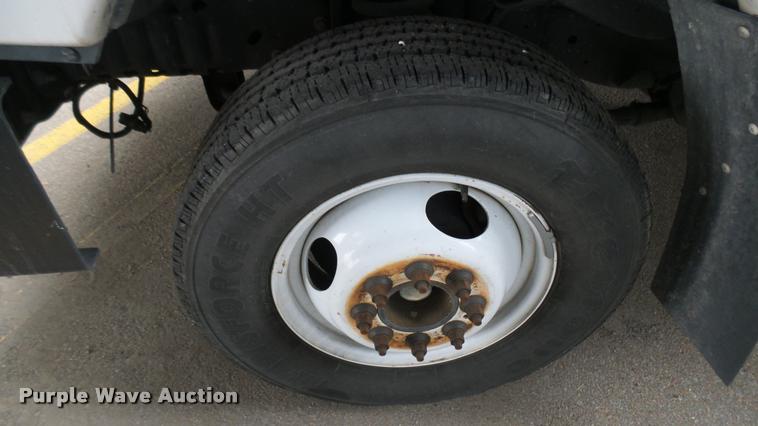 image for item L2393 2009 Ford E450 Super Duty shuttle bus