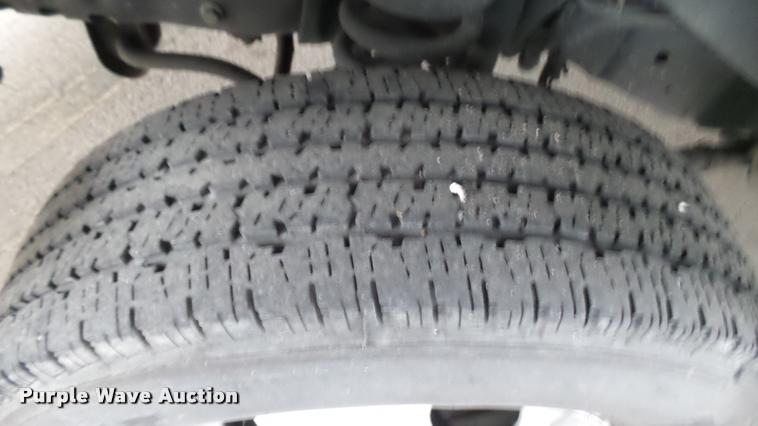 image for item L2393 2009 Ford E450 Super Duty shuttle bus