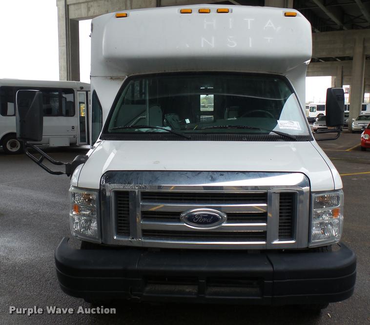 image for item L2394 2008 Ford E450 Super Duty shuttle bus