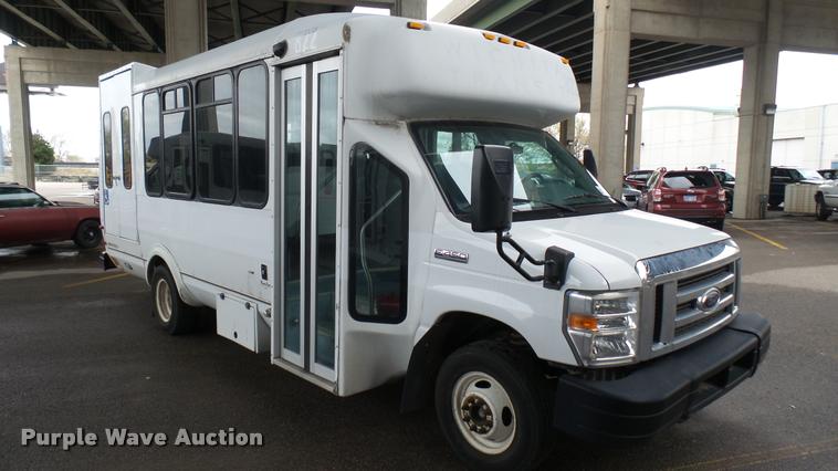 image for item L2394 2008 Ford E450 Super Duty shuttle bus