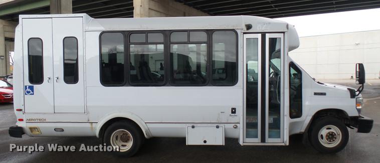 image for item L2394 2008 Ford E450 Super Duty shuttle bus