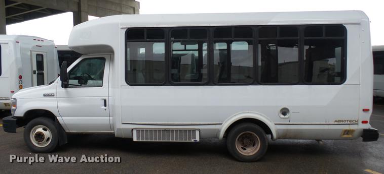 image for item L2394 2008 Ford E450 Super Duty shuttle bus