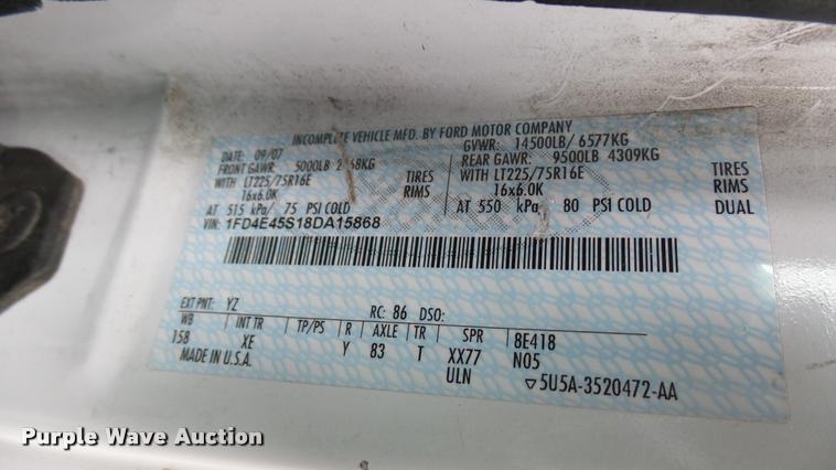 image for item L2394 2008 Ford E450 Super Duty shuttle bus