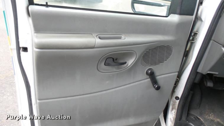 image for item L2394 2008 Ford E450 Super Duty shuttle bus