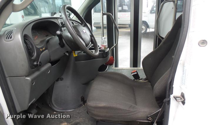 image for item L2394 2008 Ford E450 Super Duty shuttle bus