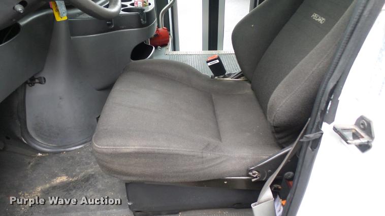 image for item L2394 2008 Ford E450 Super Duty shuttle bus