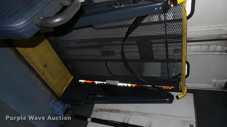 image for item L2394 2008 Ford E450 Super Duty shuttle bus