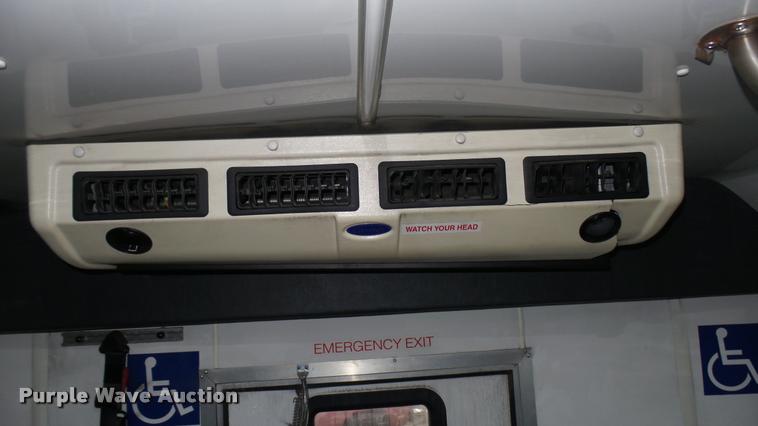 image for item L2394 2008 Ford E450 Super Duty shuttle bus